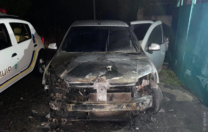 сгоревший автомобиль