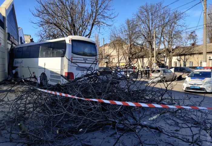 В Одессе рейсовый автобус столкнулся с 4 автомобилями