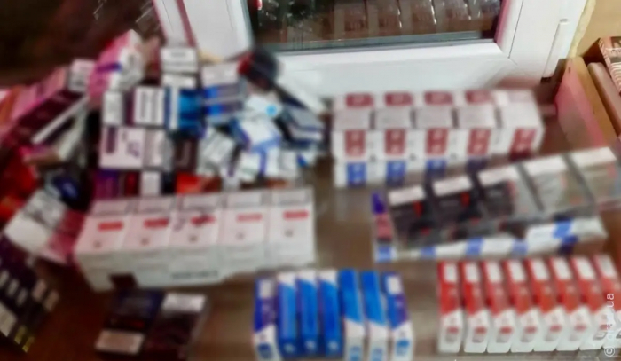 Поліцейські спіймали мешканок Одещини на незаконній торгівлі тютюновими виробами