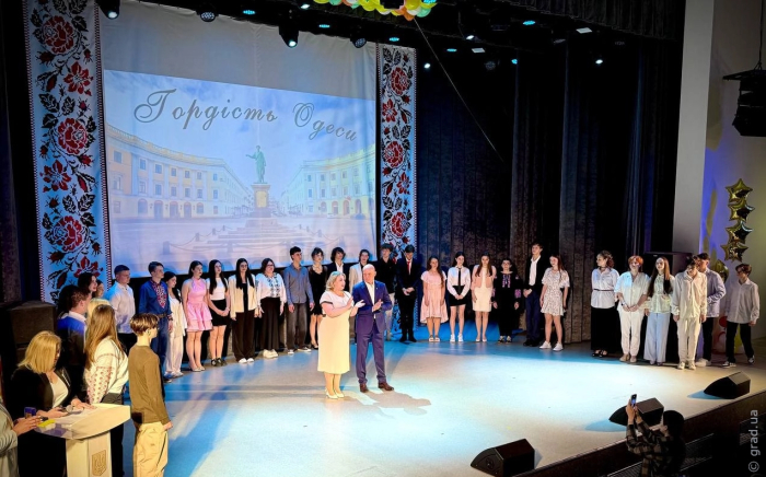 награждение одесских выпускников