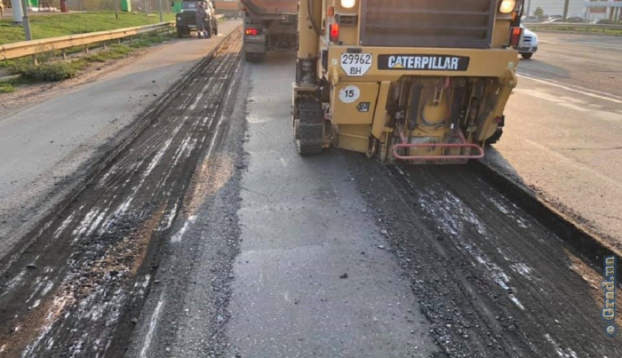На трассе «Одесса – Мелитополь –Новоазовск» ремонтируют дорожное полотно