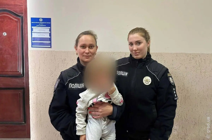 В Одессе родная тетя поила 2-летнюю племянницу алкоголем в прямом эфире