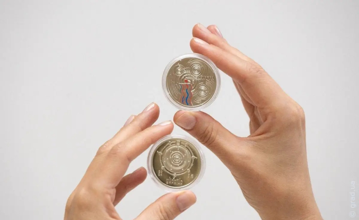 НБУ ввел в обращение памятные монеты «Капля жизни»