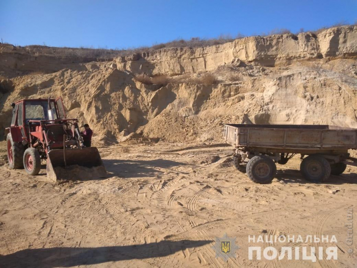 Жителю Рени за добычу песка грозит два года заключения