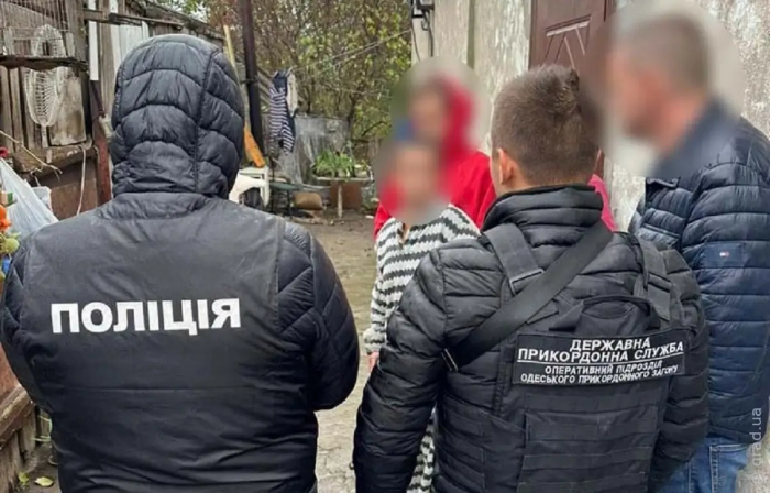 «Шлюбні послуги» за 4500 доларів: в Одесі затримали організаторку «схеми» виїзду за кордон
