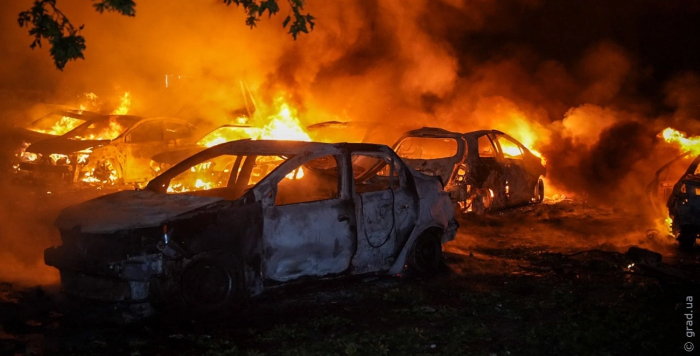 горящий автомобиль