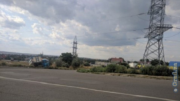 В Суворовском районе фура вылетела в кювет