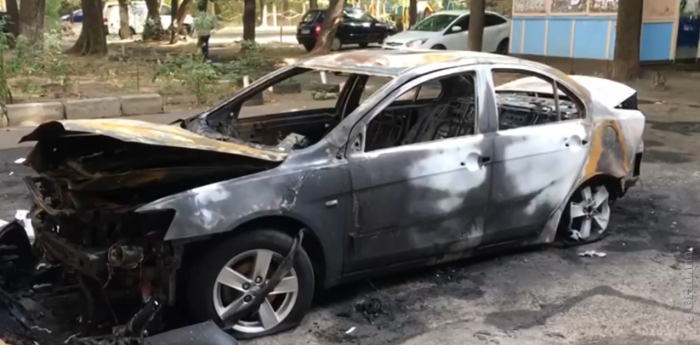 В Одессе мужчина поджег автомобиль бывшей жены