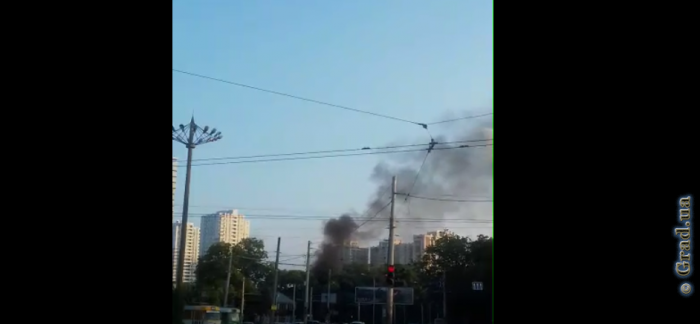 Дымом затянуло площадь Толбухина в Одессе
