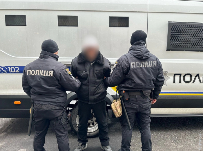 запускал фейерверки в комендантский час