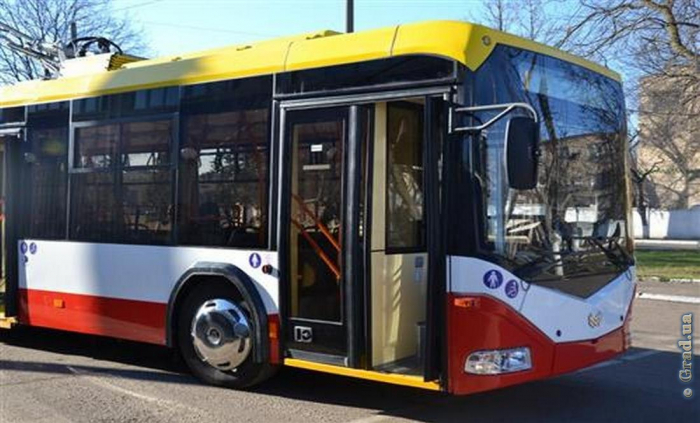Провал на Черемушках изменил работу одного из троллейбусных маршрутов