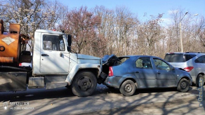 Под Одессой столкнулись несколько автомобилей и бензовоз