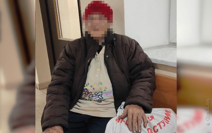 Одесские патрульные вернули домой потерявшуюся 84-летнюю бабушку