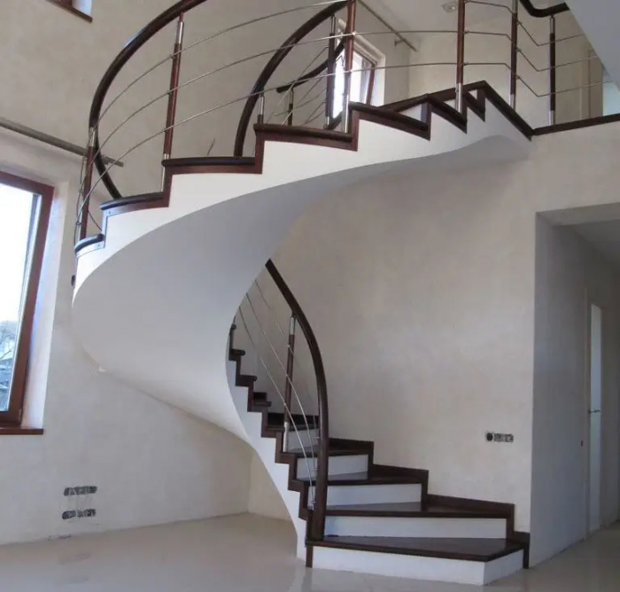 Монолитная бетонная лестница в частном доме: Плюсы и минусы