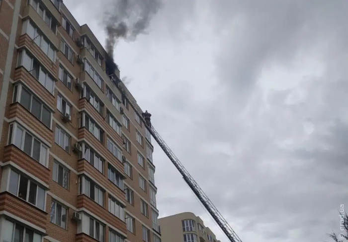 В Черноморске горел многоэтажный дом