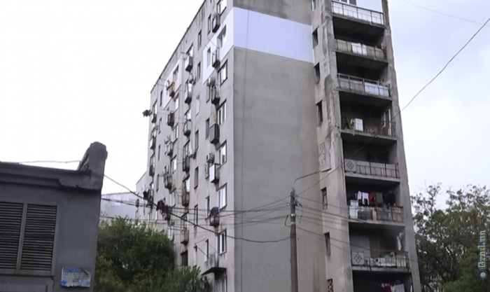 Одесситы бьют тревогу: их многоэтажка дала трещину
