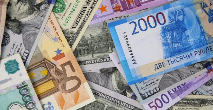 Українці стали менше купувати валюту