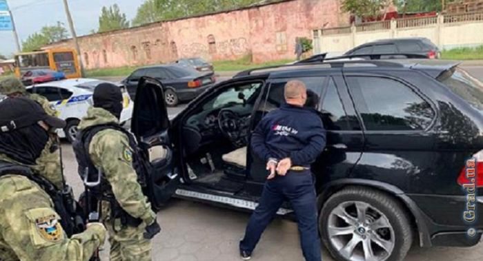 Наркотики, деньги, ювелирка, оружие: в Одессе разоблачена преступная группировка