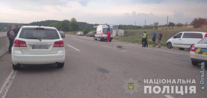 На трассе Одесса – Киев автомобиль сбил девочку на пешеходном переходе