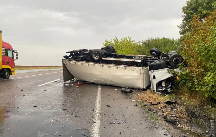 Не учел погодные условия: в ДТП на трассе погибли дети