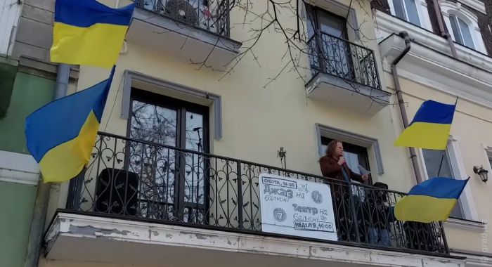 В Одессе отметили День театра: старинный балкон заменил театральные подмостки