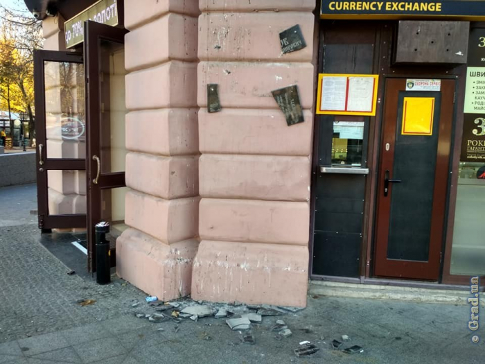 В Одессе вандалы разбили памятную доску Игорю Иванову