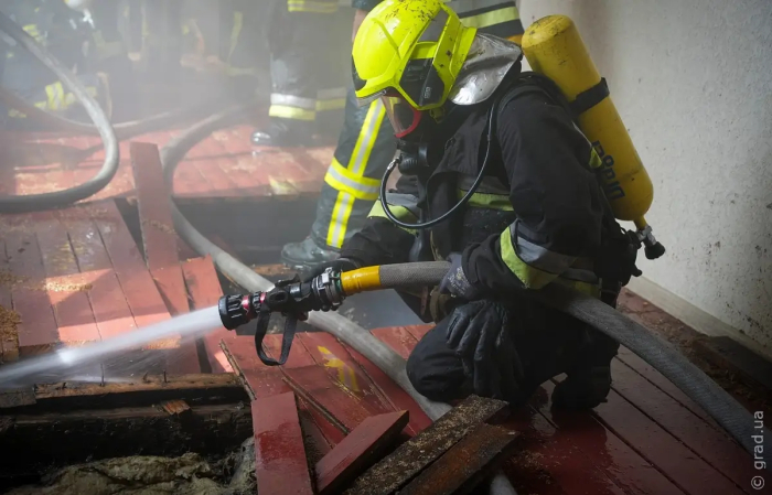 Загорелась вытяжка в кафе: пожар на Бунина тушил 41 пожарный