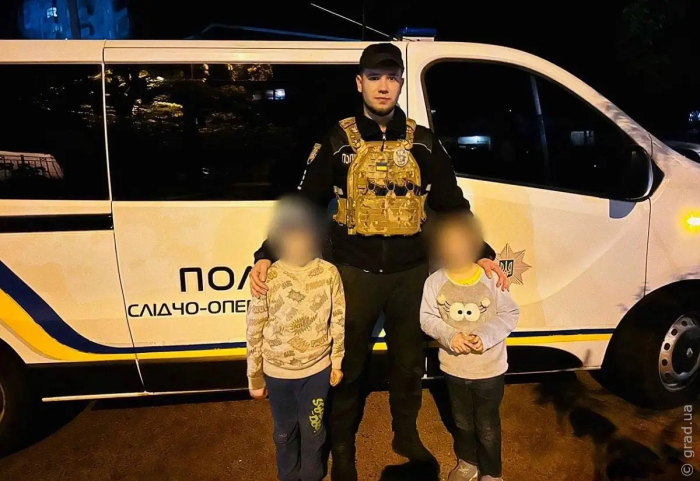 Одесские полицейские вернули домой 7-летнего мальчика и его 5-летнюю сестру