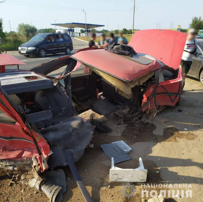 В ДТП под Одессой автомобиль «разорвало» пополам