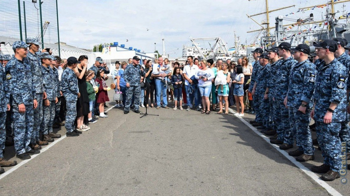 Освобожденные из плена украинские моряки вернулись в Одессу