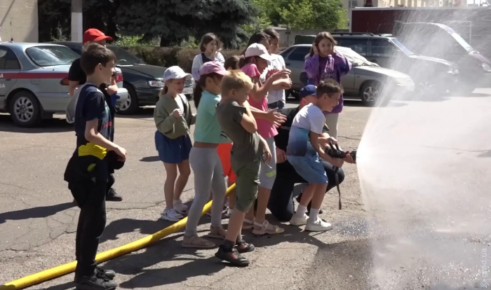 Экскурсия в пожарную часть: дети повторили правила пожарной безопасности
