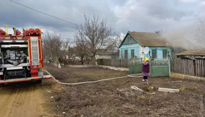 При пожаре в Одесской области пострадали мать и дочь
