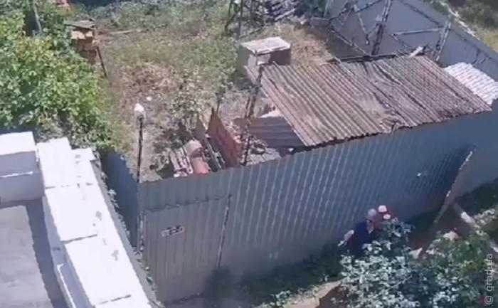 В Одессе мужчина устроил стрельбу по окнам общежития
