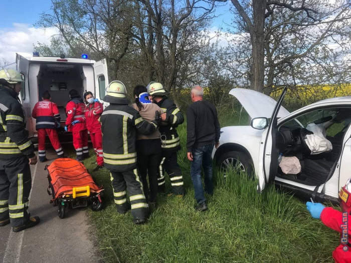 ДТП на трассе Одесса-Вознесенск: пассажира автомобиля доставали спасатели