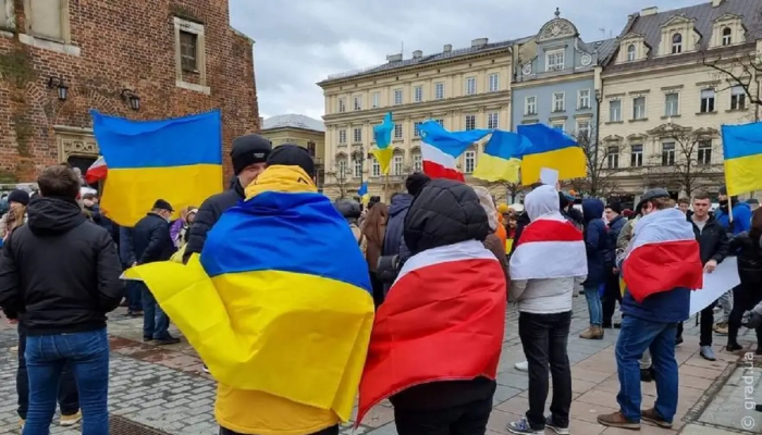 В Польше могут отменить выплаты для украинских беженцев