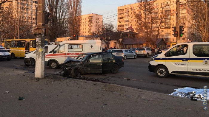 Смертельное ДТП в Одессе: один человек погиб и пятеро пострадали