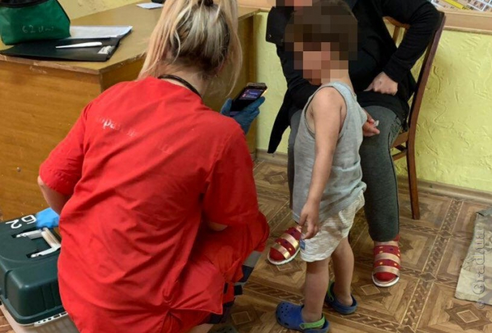 В Одесском парке в палатке нашли трехлетнюю девочку