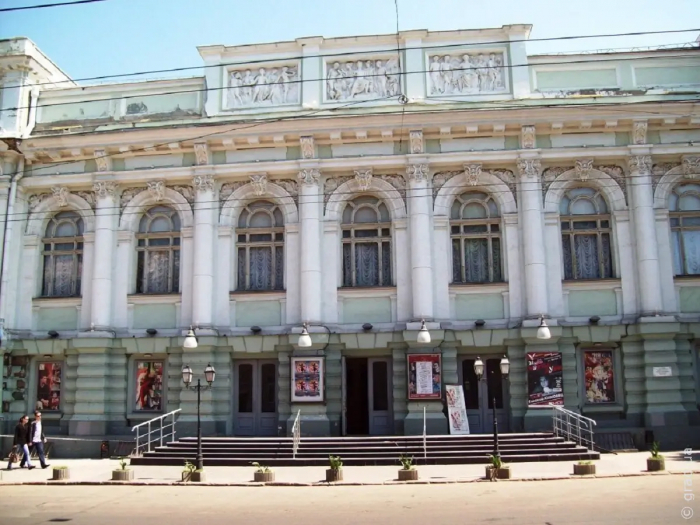 Дві новорічні прем’єри в Українському театрі