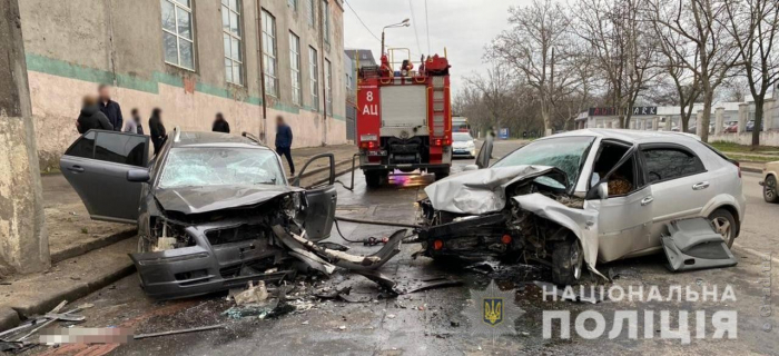 ДТП на улице Мельницкой: столкнулись Toyota и Chevrolet