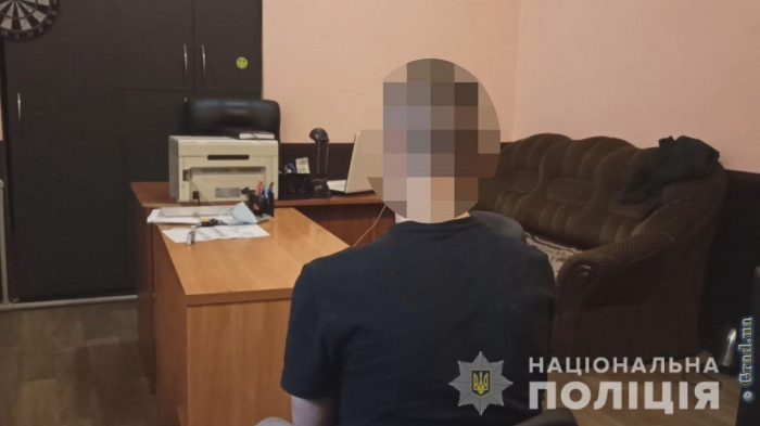 В Одессе 17-летний парень ограбил одесситку
