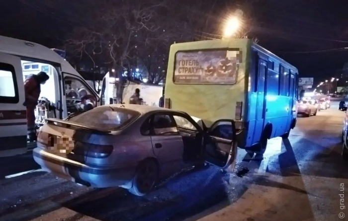 ДТП на Заболотного: нетрезвый водитель врезался в маршрутку