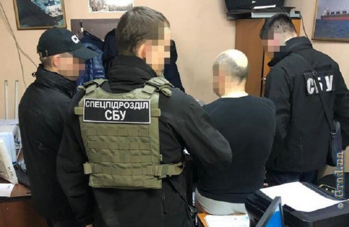 Инспектор Одесской таможни попался на взятке