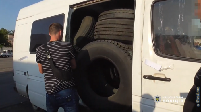 В Овидиопольском районе злоумышленники пытались обчистить склад с шинами