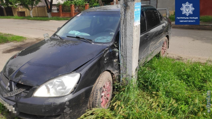 В Суворовском районе Mitsubishi врезался в столб