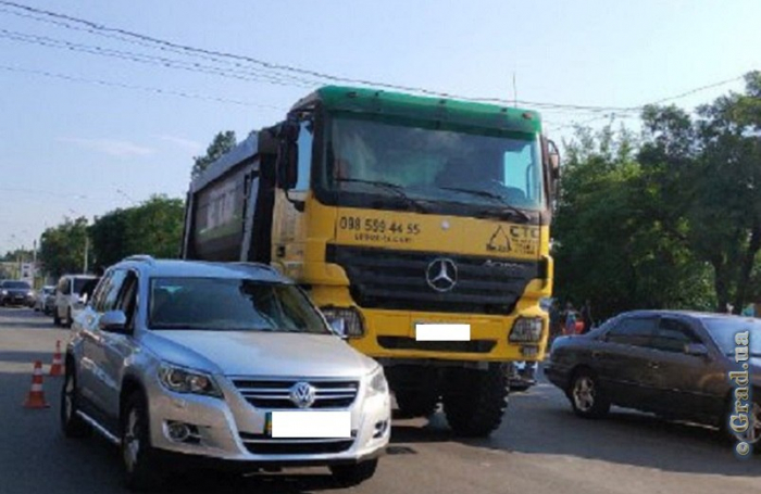 В Одессе притерлись грузовик  и Volkswagen