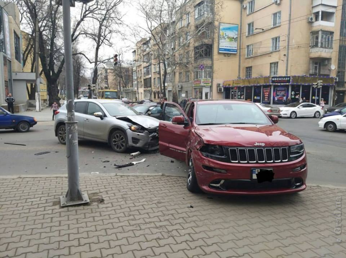 Авария с участием трех автомобилей в Одессе