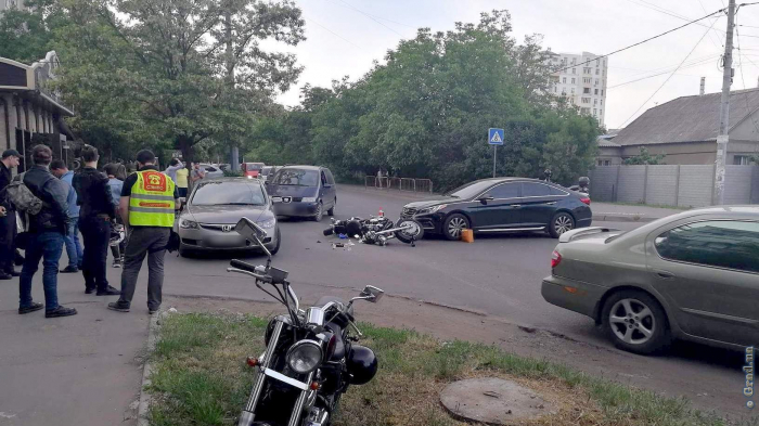 На Таирова не разъехались иномарка и мотоцикл