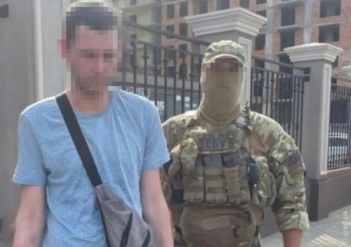 В Одесі затримали ворожого інформатора, який хотів «зламати» телефон військової ЗСУ
