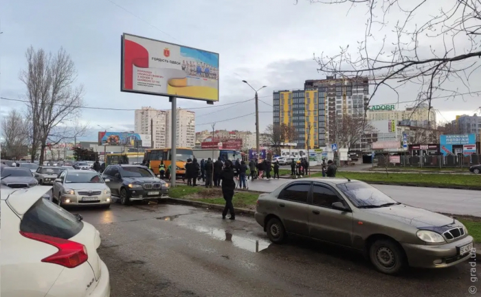 Акцию протеста провели жильцы многоэтажного дома на поселке Котовского