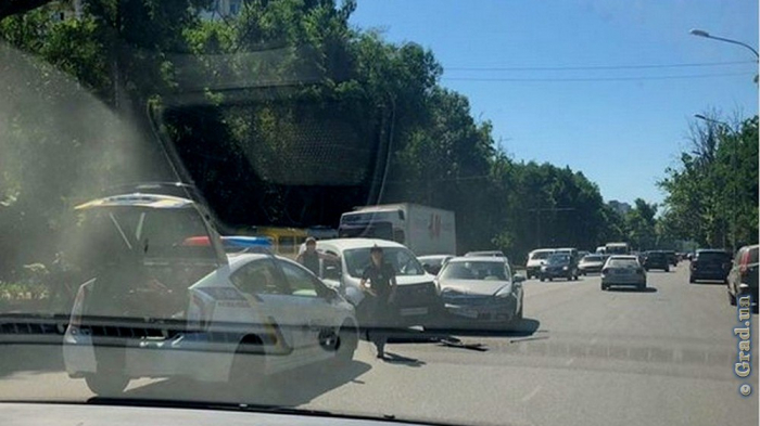 Дорожные аварии спровоцировали пробки в Одессе